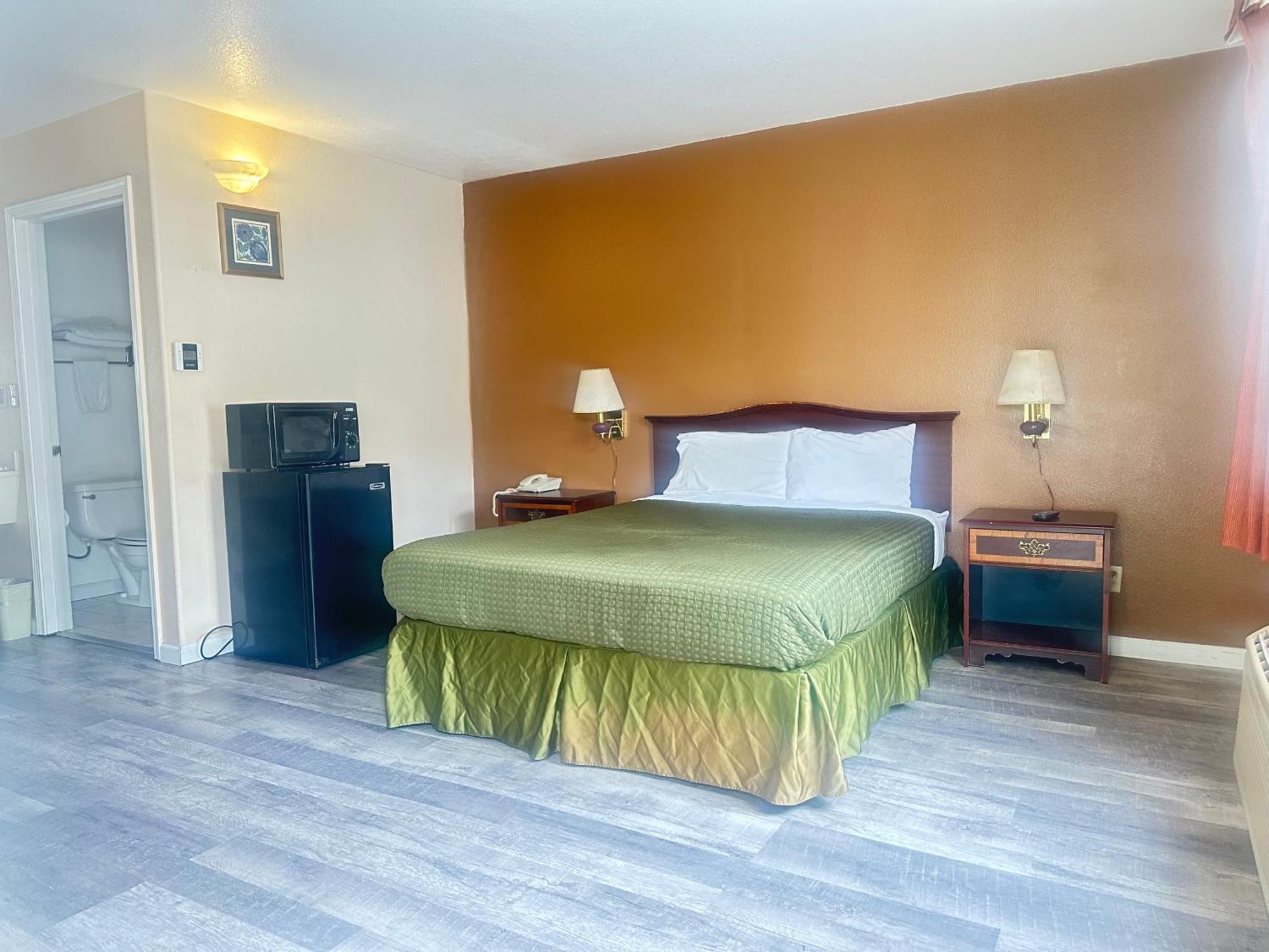 Royal Inn Уотсонвилл Экстерьер фото