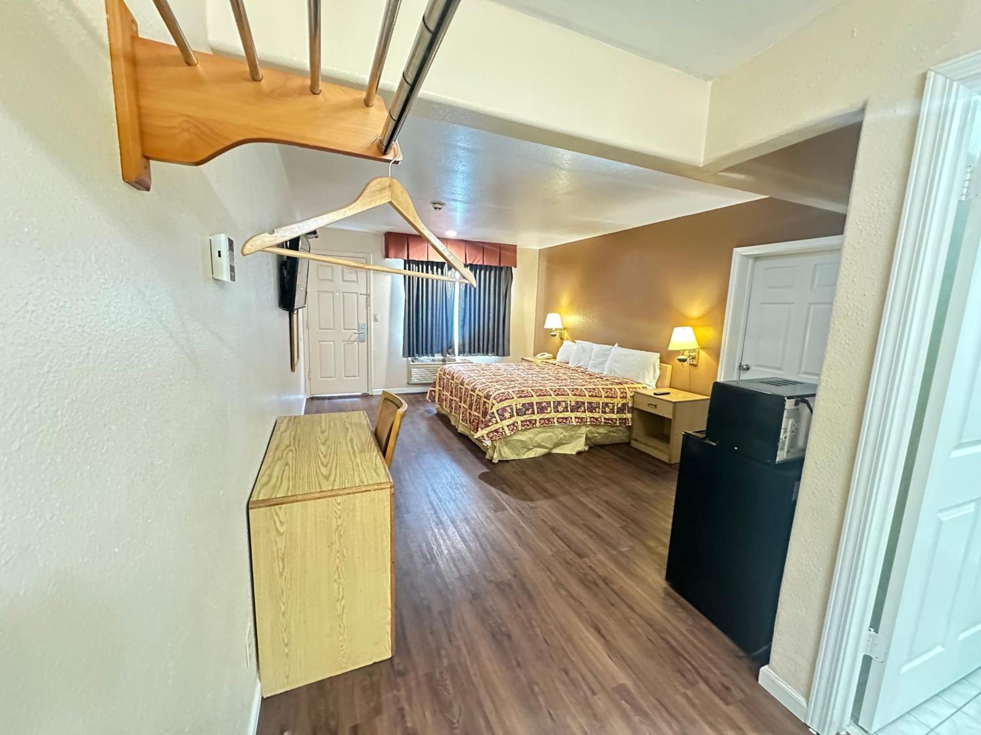 Royal Inn Уотсонвилл Экстерьер фото